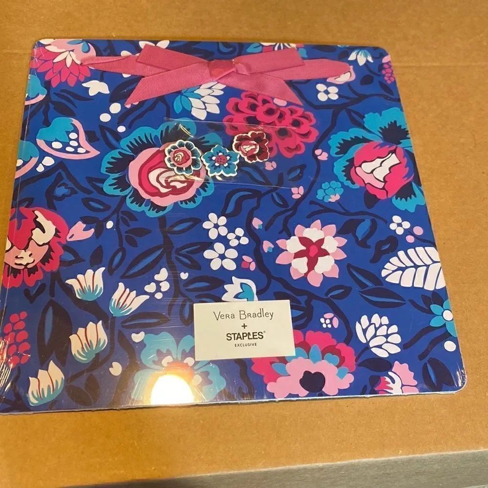 NWT Vera Bradley Bloom Berry Magnet Board